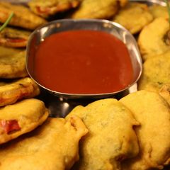 A picture of Tomato Pakoda / Tomato Bhajiya.