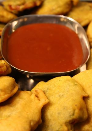 A picture of Tomato Pakoda / Tomato Bhajiya.