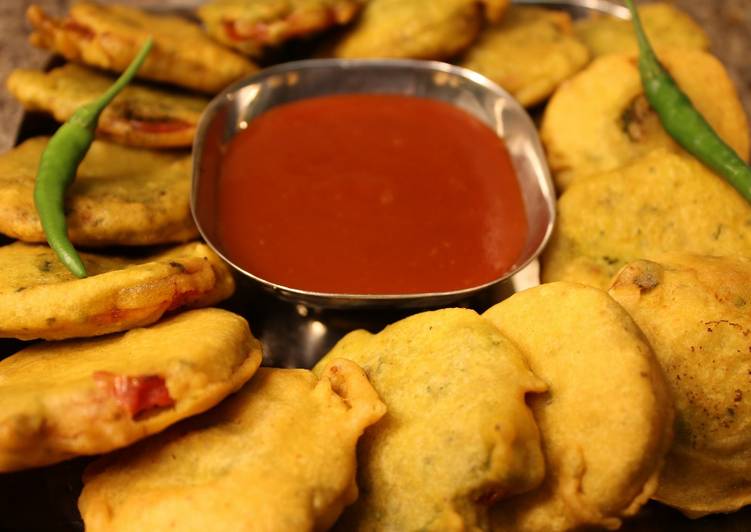 Recipe: To Try At Home Tomato Pakoda / Tomato Bhajiya