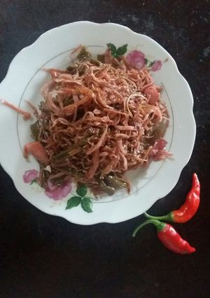 Hình của món Nhút xào tóp mỡ ngay mưa.