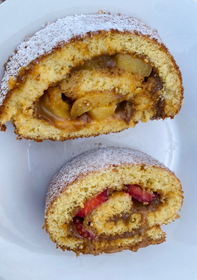 Una foto de Pionono relleno