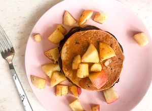 Una foto de PANCAKES DE MANZANITA Y CANELA 💫🍏