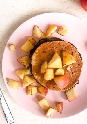 Una foto de PANCAKES DE MANZANITA Y CANELA 💫🍏