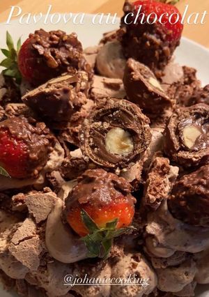 Une photo de Pavlova au chocolat