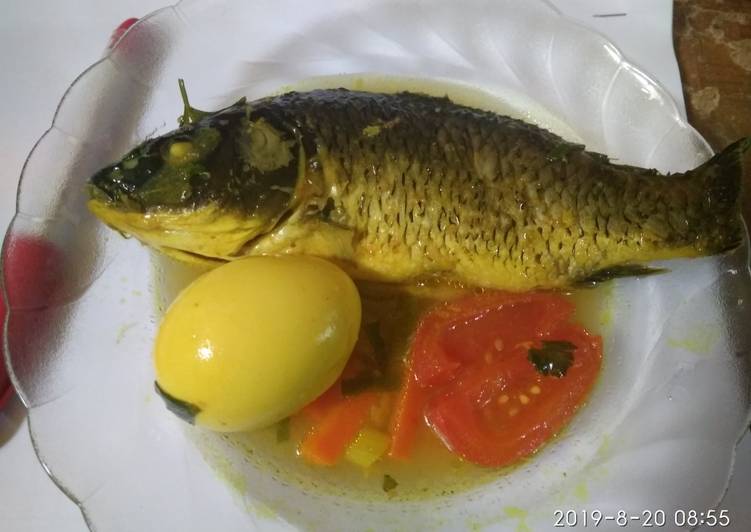 Bagaimana Menyiapkan Ikan mas telor kuning no santan Anti Gagal