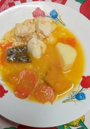 Una foto de Sopa de Pollo y Verduras 😋😎👌