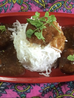 A picture of Baked manchurian bolls with curry.