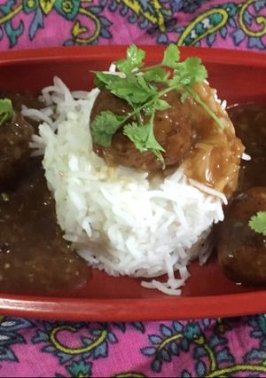 A picture of Baked manchurian bolls with curry.