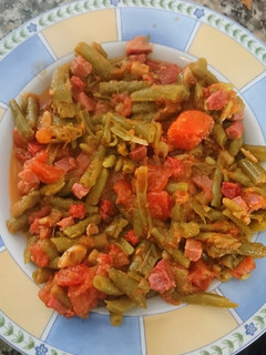 Una foto de Salteado verde y rojo