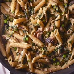 A picture of Chicken, Mushroom & Spinach Pasta.