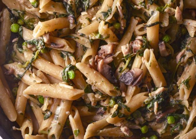Chicken, Mushroom & Spinach Pasta Recipe by Natalie Marten (Windsor
