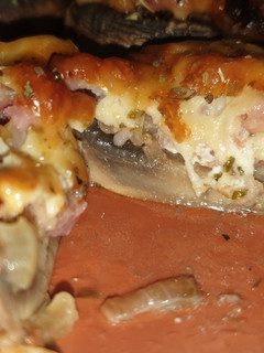 Una foto de 🥓🍄🧀 Champiñones rellenos de bacon y 2 quesos