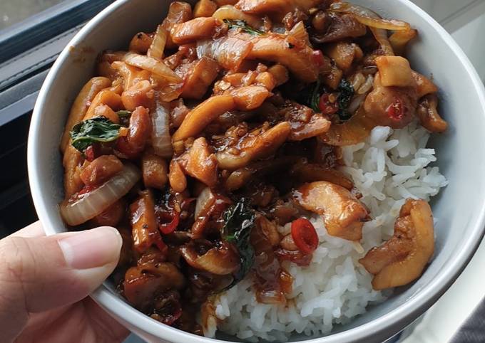 Stir-fried Chicken &amp; Basil (Asian Style)