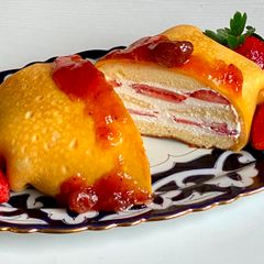 A picture of Omu Cake (Strawberry and whipped cream cake wrapped in egg-fry).