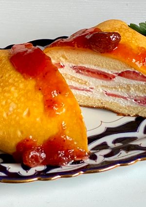 A picture of Omu Cake (Strawberry and whipped cream cake wrapped in egg-fry).