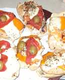 Bruschettas con salsa de atún verduras y cheddar