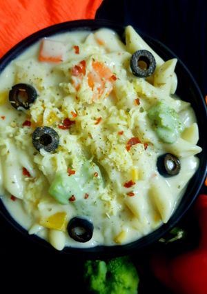 A picture of Cheesy and Creamy veggie white sauce penne pasta (with fresh cream, cheese and seasonings).