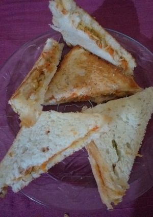 A picture of Chicken vegetables sandwiches.
