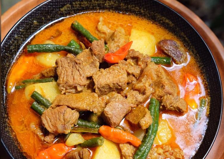 Gulai daging kentang