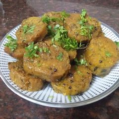 A picture of Lauki and methi muthia.
