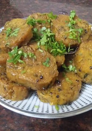 A picture of Lauki and methi muthia.