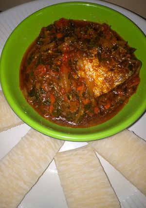 A picture of Boiled yam & veggies sauce.
