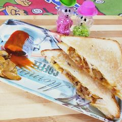 Chilli garlic mushroom sandwich A picture of Chilli garlic mushroom sandwich.