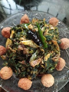 রুই মাছের মাথা দিয়ে পালং শাক (Rui macher matha palong shak recipe in Bengali) রেসিপির প্রধান ছবি