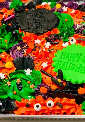 A picture of Halloween TrayBake.