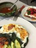 Huevos con hojasanta