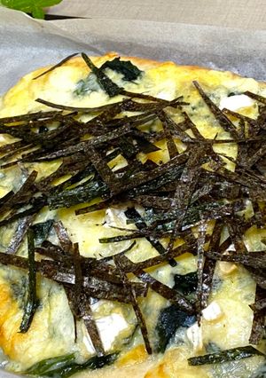 A picture of Japanese Wakame Seaweed Pizza.