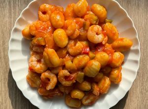 Foto principal de Gnocchi y Gambas con Sofrito Pisto