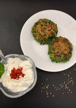આલુ પાલક ટિક્કી (Aloo Palak Tikki Recipe In Gujarati) રેસીપી મુખ્ય ફોટો