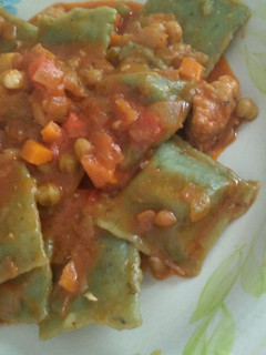 Una foto de Ravioles con salsa