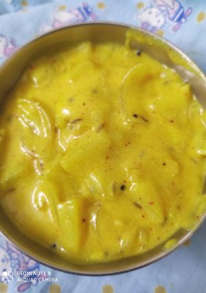 A picture of Onion- potato kadhi (punjabi kadhi).