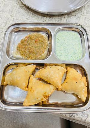 समोसा और चटनी(sampsa chutney recipe in hindi) रेसिपी मुख्य फोटो