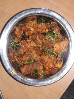 கருவேப்பிலை வெற்றிலை கோழி கறி (Kariveplai, vethalai Chicken curry recipe in Tamil) செய்முறை முக்கிய புகைப்படம்