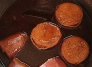 Una foto de Camote en salsa de piloncillo