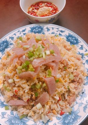 รูปของ ข้าวผัดแหนมใบมะยม