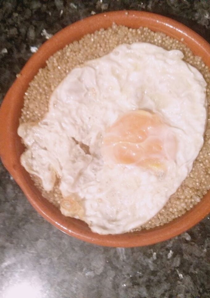 Una foto de Quinoa con huevo y verdura