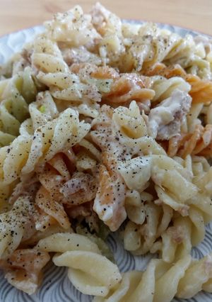 A picture of Tuna and Colorful Pasta Salad.
