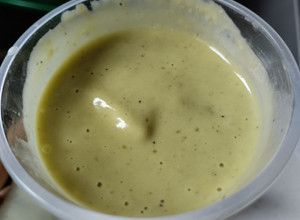 Una foto de Mayonesa🥑casera🧆de aguacate sin huevo...🥙