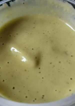 Una foto de Mayonesa🥑casera🧆de aguacate sin huevo...🥙