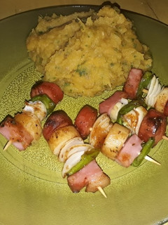 Una foto de Mini brochetes de panchos!! Con lo que había 😁