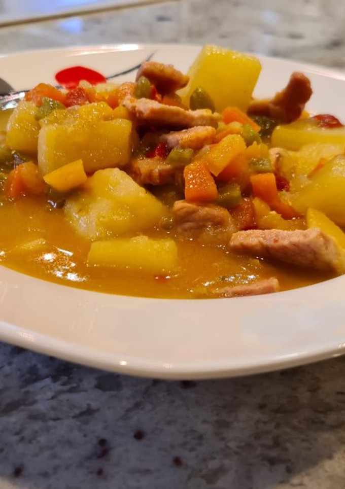 Una foto de Guiso de lomo adobado y patatas
