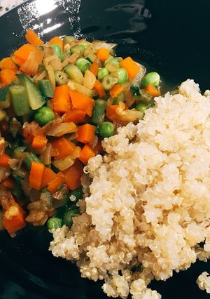Una foto de Verduras salteadas con quinoa