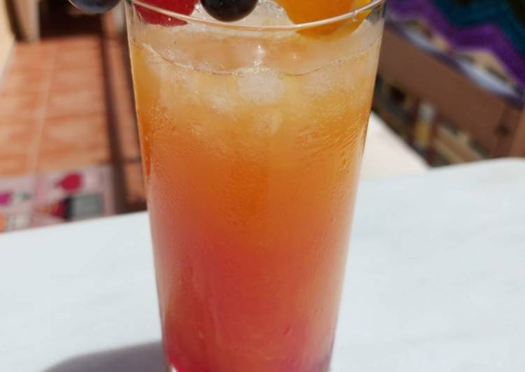 Cóctel Tequila Sunrise🍊🍓