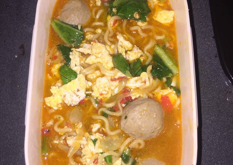 Resep Mie Tek-Tek Pedas Simpel dengan Indomie, Enak Banget