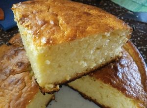 Una foto de Torta de vainilla húmeda
