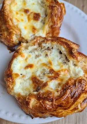 Une photo de Feuilletés aux champignons, crème et fromage